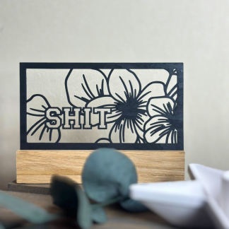 florale Dekoration aus Holz mit SHIT Negativ