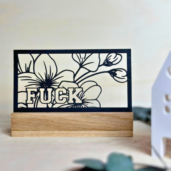 FUCK florale Dekoration aus Holz mit FUCK Negativ