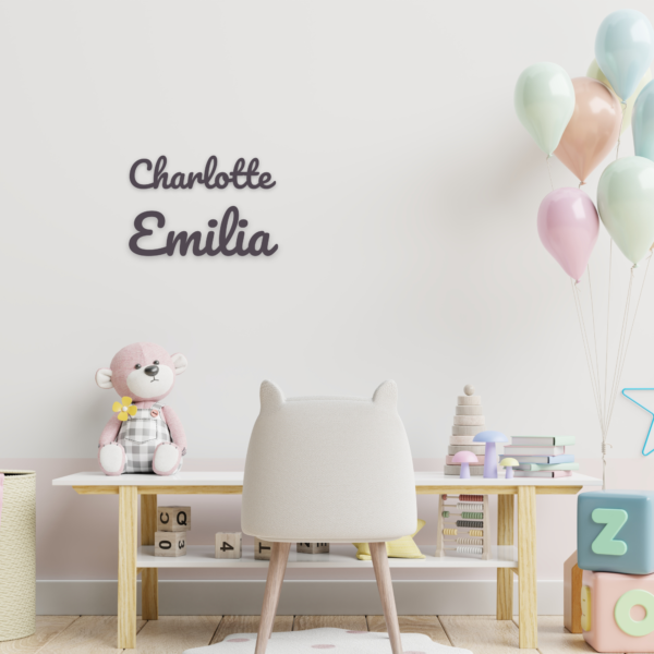 Holzschrift für die Wand2 Holzschrift für die Wand: Name aus Holz in einem Kinderzimmer