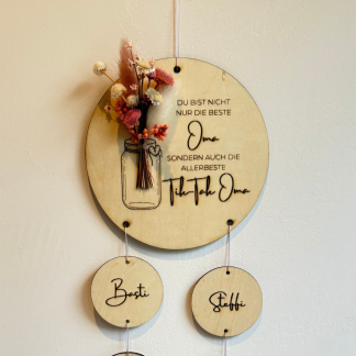 Geschenk zum Muttertag: Personalisiertes Holzschild mit Trockenblumen für Oma und Uroma