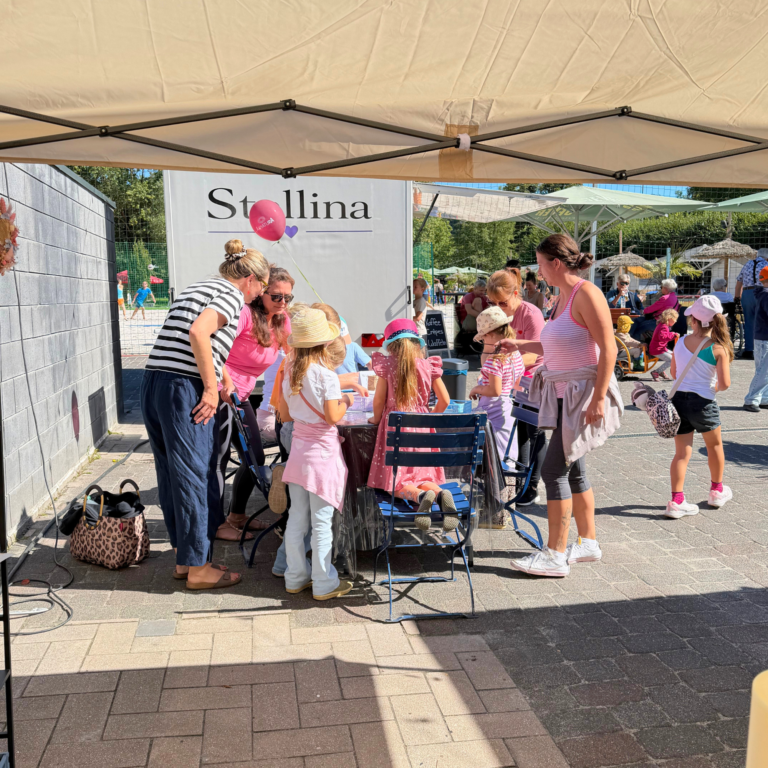 Besucher des Strundetalfest beim Plotten
